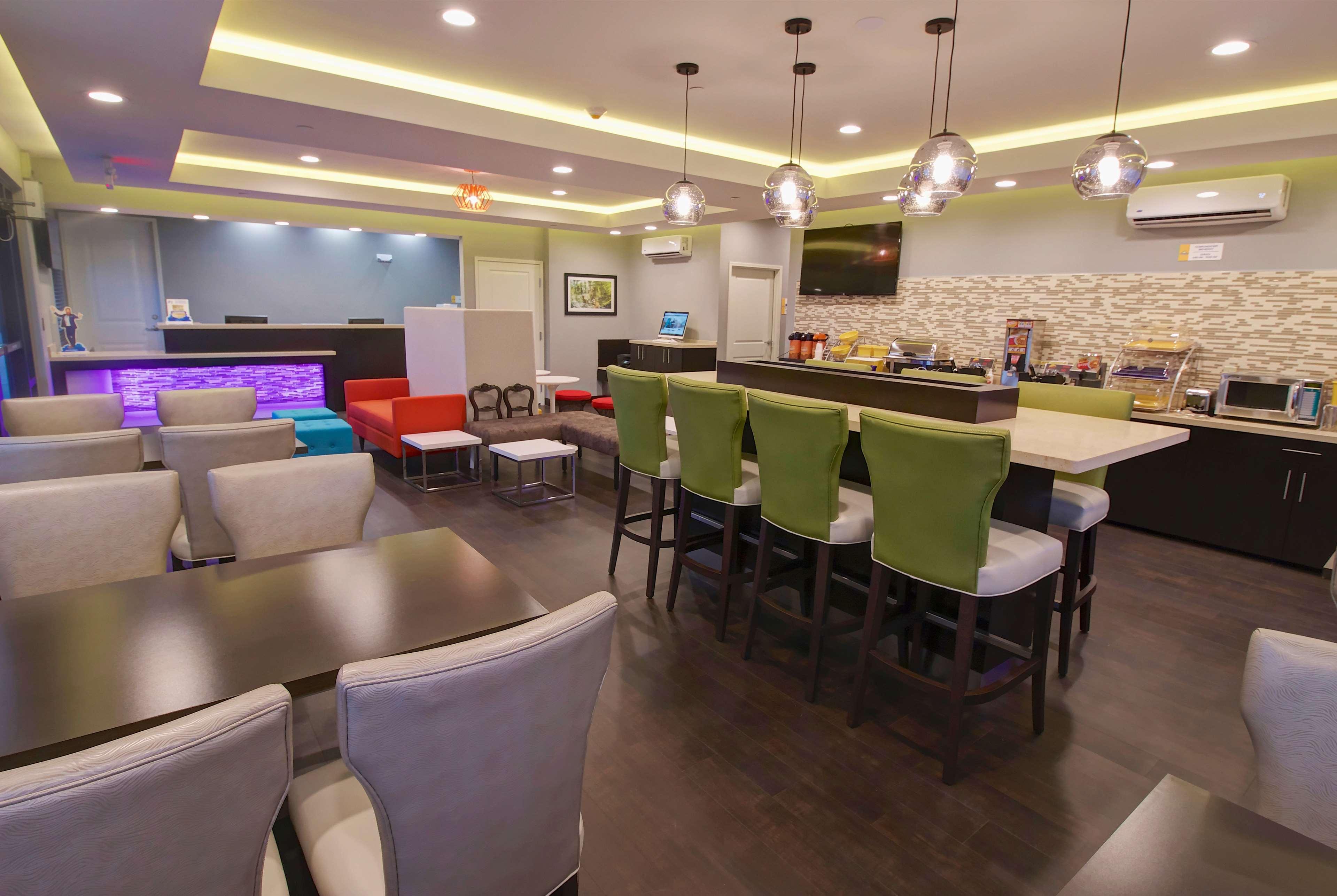 Days Inn & Suites By Wyndham Port Arthur Buitenkant foto