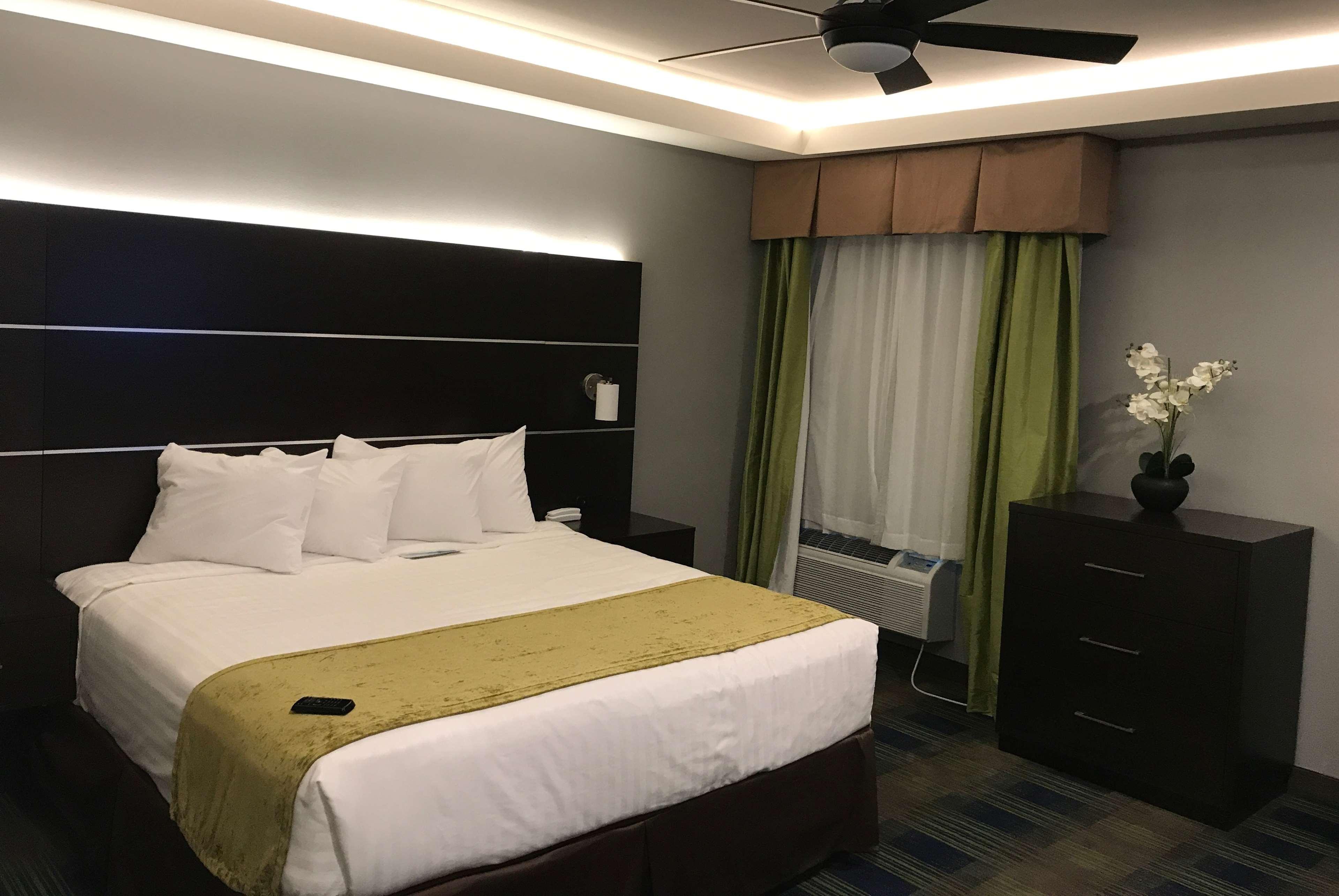 Days Inn & Suites By Wyndham Port Arthur Buitenkant foto
