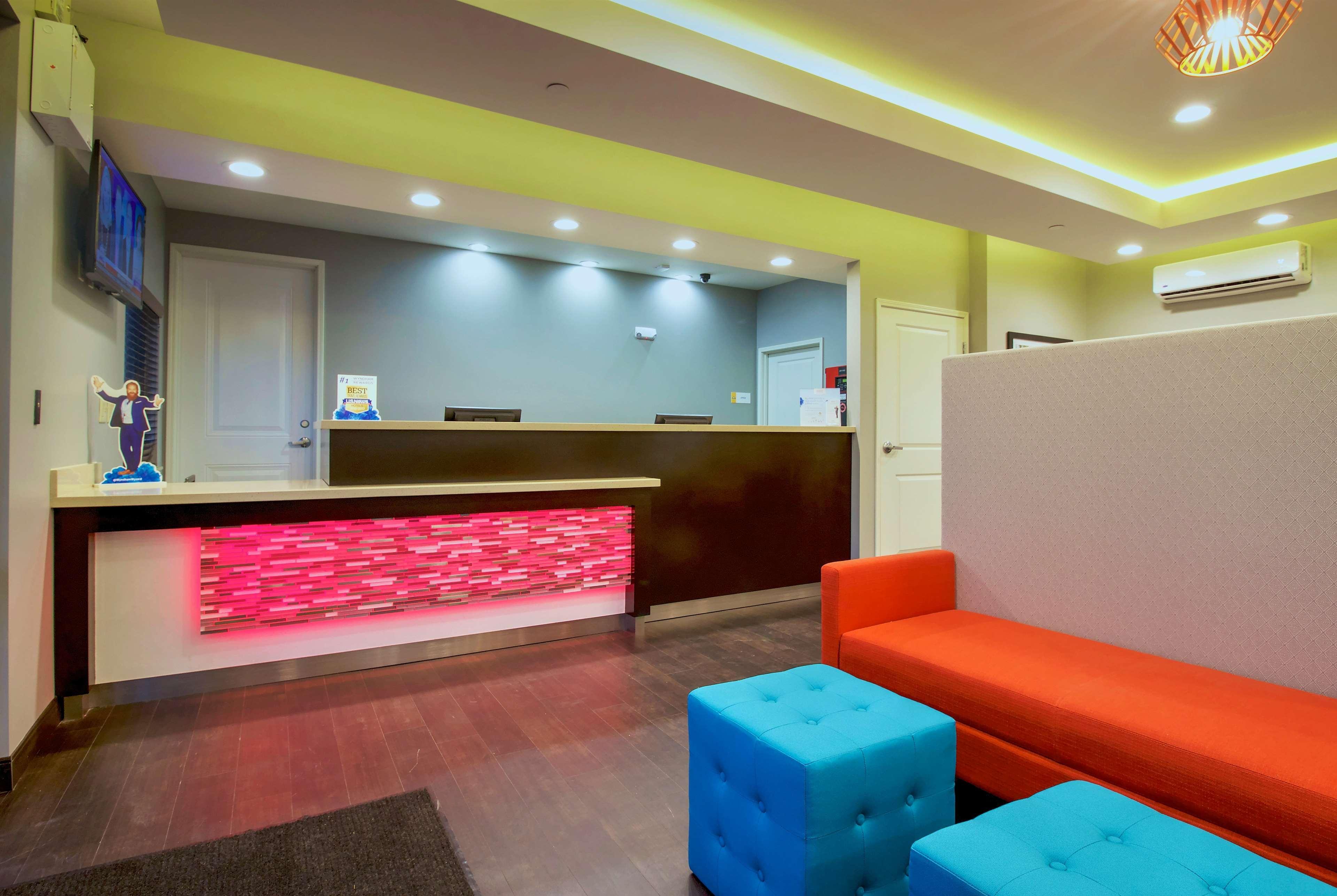 Days Inn & Suites By Wyndham Port Arthur Buitenkant foto